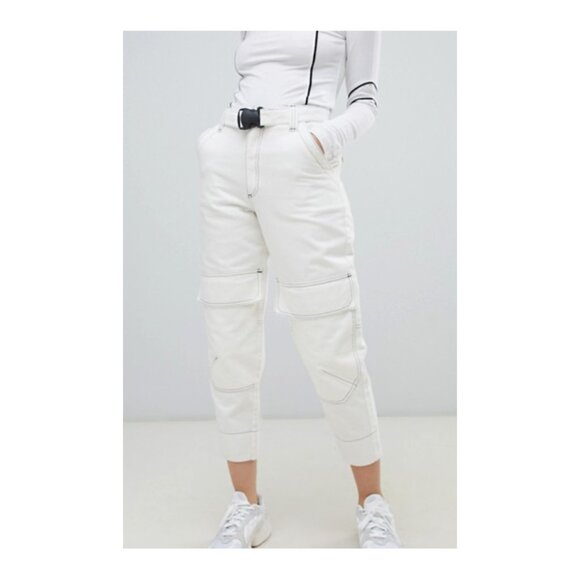 ASOS DESIGN Women's tapered jeans in winter white with utility styling and cont - Picture 1 of 5